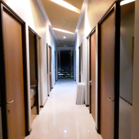 Phoenix Guest House สุราบายา ภายนอก รูปภาพ