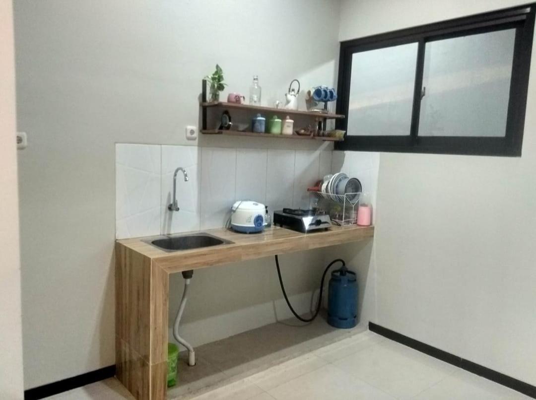 Phoenix Guest House สุราบายา ภายนอก รูปภาพ