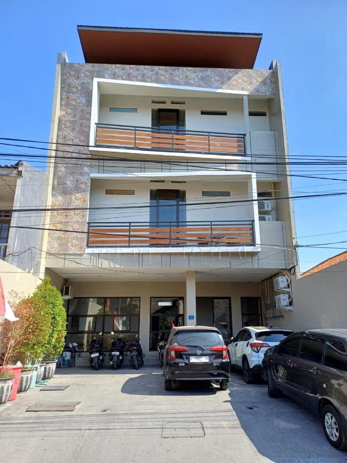 Phoenix Guest House สุราบายา ภายนอก รูปภาพ